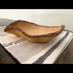 Wood bowl with bark edges